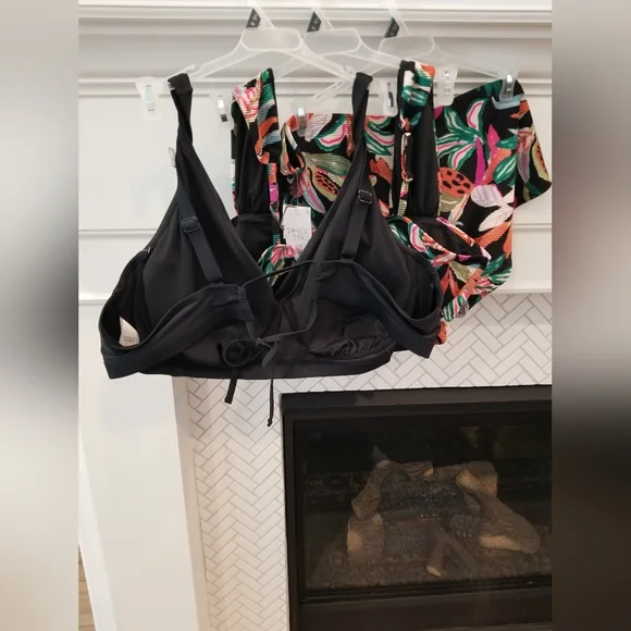 Time & Tru 3-pc Swim Suit, NWT (2 Tops/1 Bottom) - Picture 2 of 3